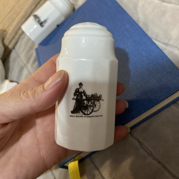 Shannonbridge Potteries Ireland Molly Malone St Patrick’s Salt Pepper Shakers - Picture 7 of 8